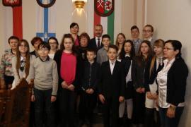 <b>Burmistrz Tucholi przyznał stypendia dla najzdolniejszych uczniów </b>